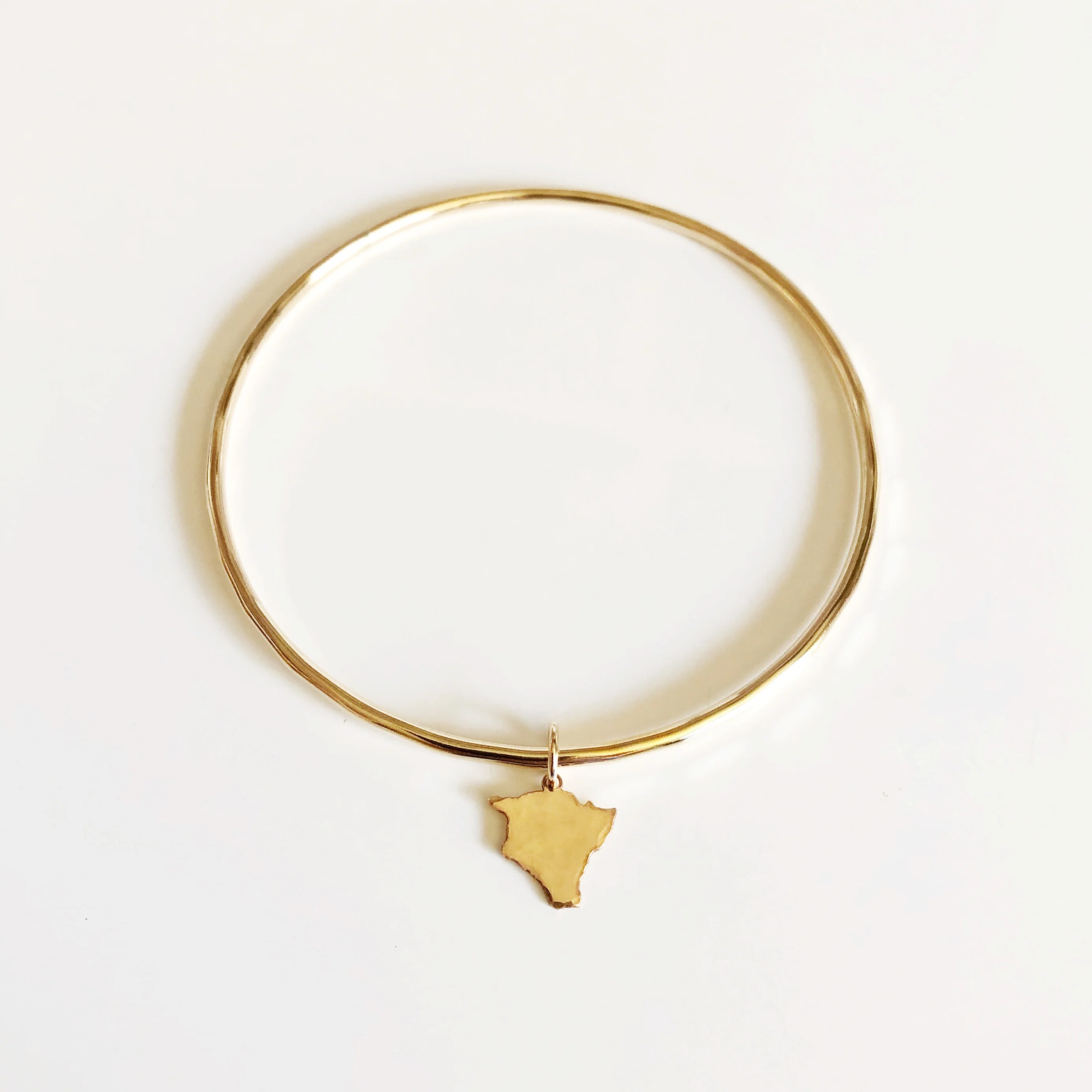 Big island charm bangle (B389) - Mitchell's Manufacturing Jewel