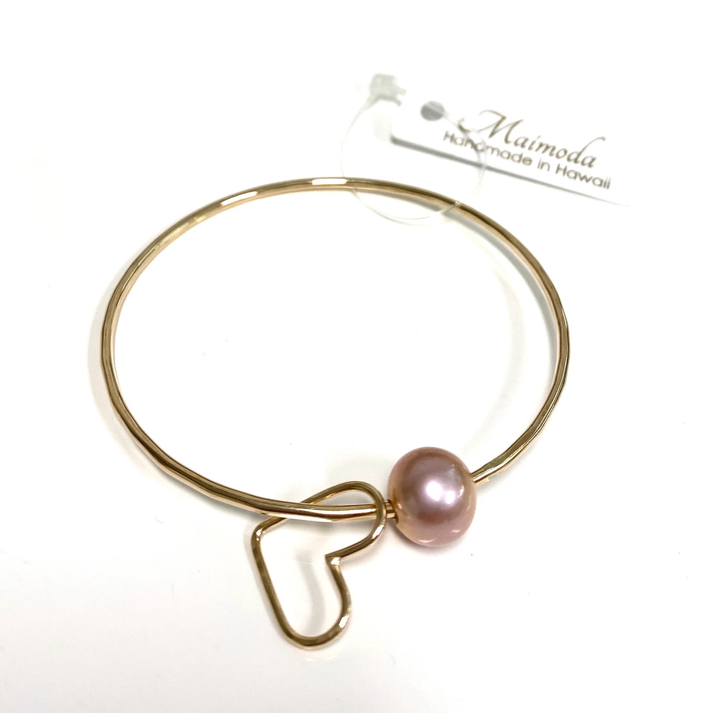 Bangle Lani - pink pearl & heart charm (B255) - Mitchell's Manufacturing Jewel