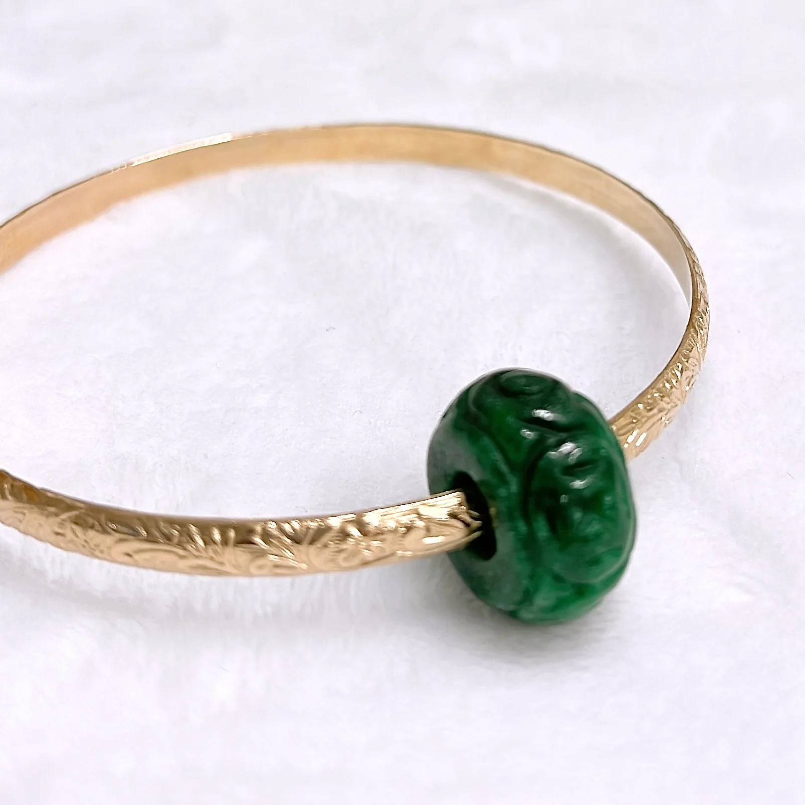 Bangle ALII - rondelle carved jade bead (B566) - Mitchell's Manufacturing Jewel