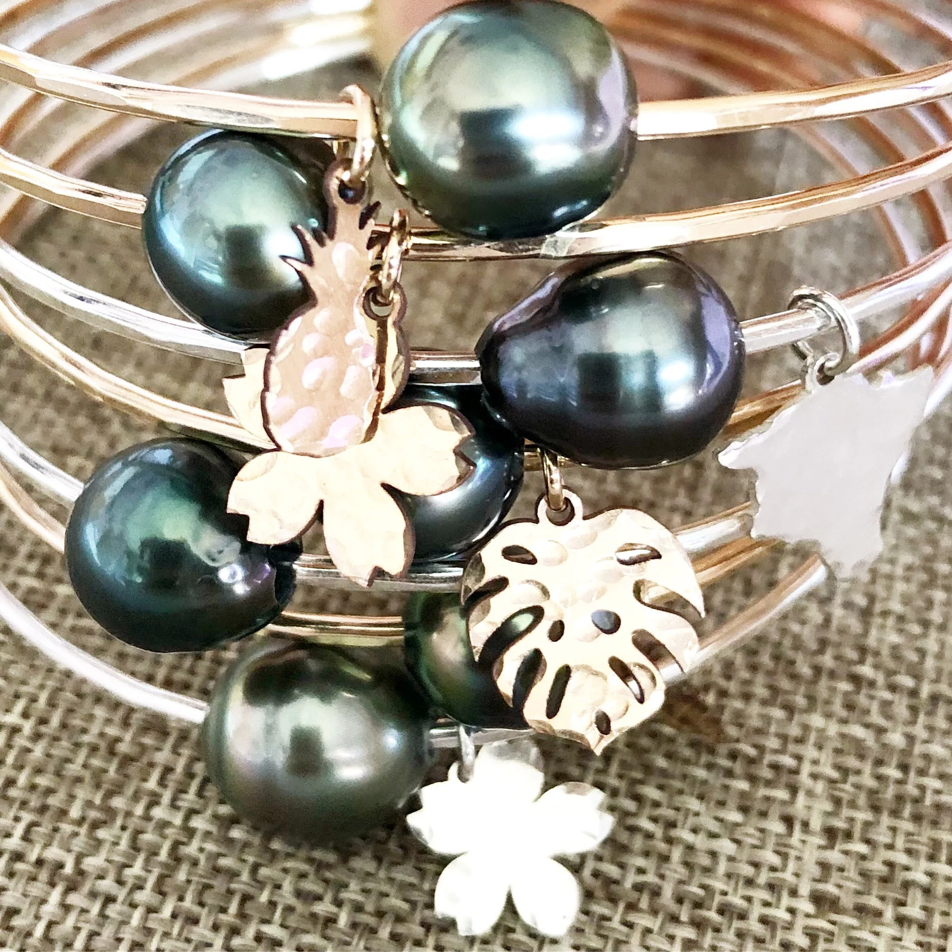 Monstera bangle - tahitian pearl (B380) - Mitchell's Manufacturing Jewel