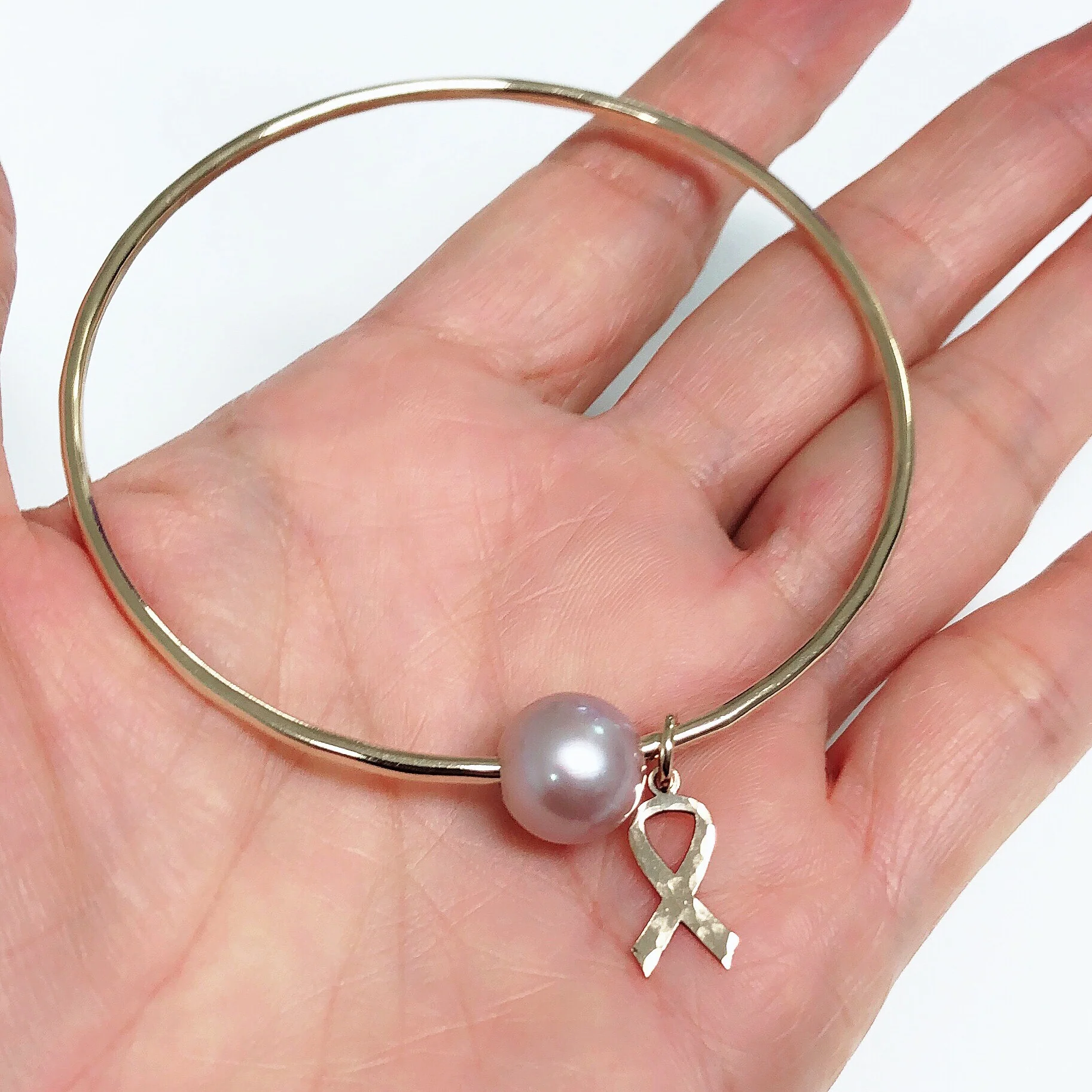 Cancer awareness bangle - pink Edison pearl (B346) - Mitchell's Manufacturing Jewel