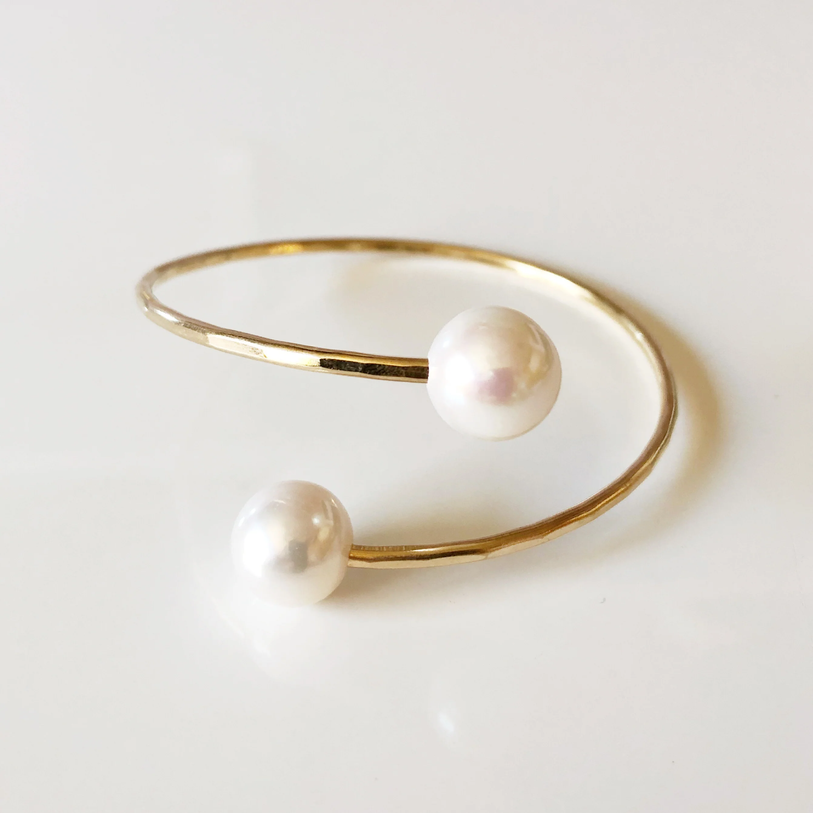 Cuff LEIA - white Edison pearls (B355) - Mitchell's Manufacturing Jewel