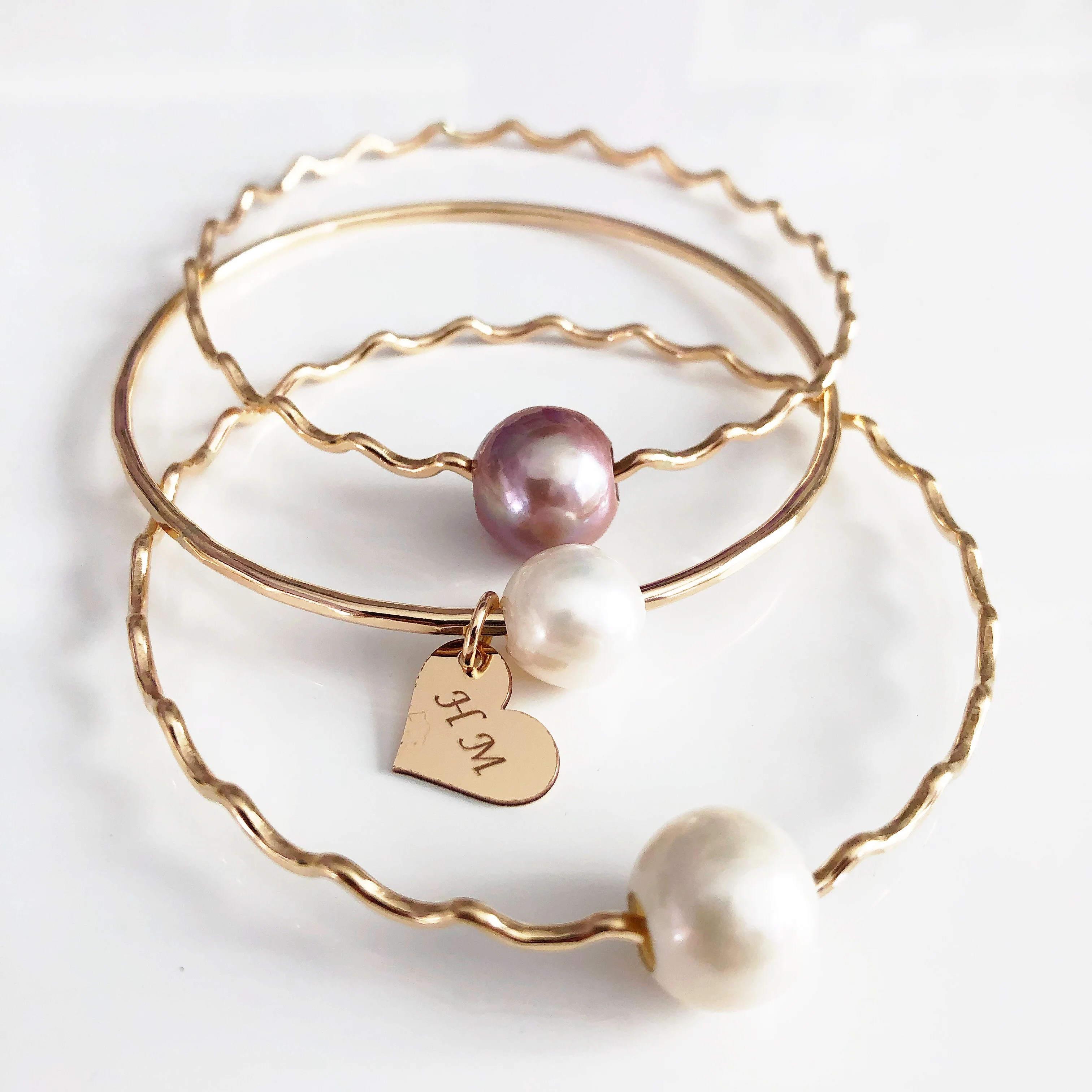 Bangle UNAHI - white Edison pearl (B429) - Mitchell's Manufacturing Jewel