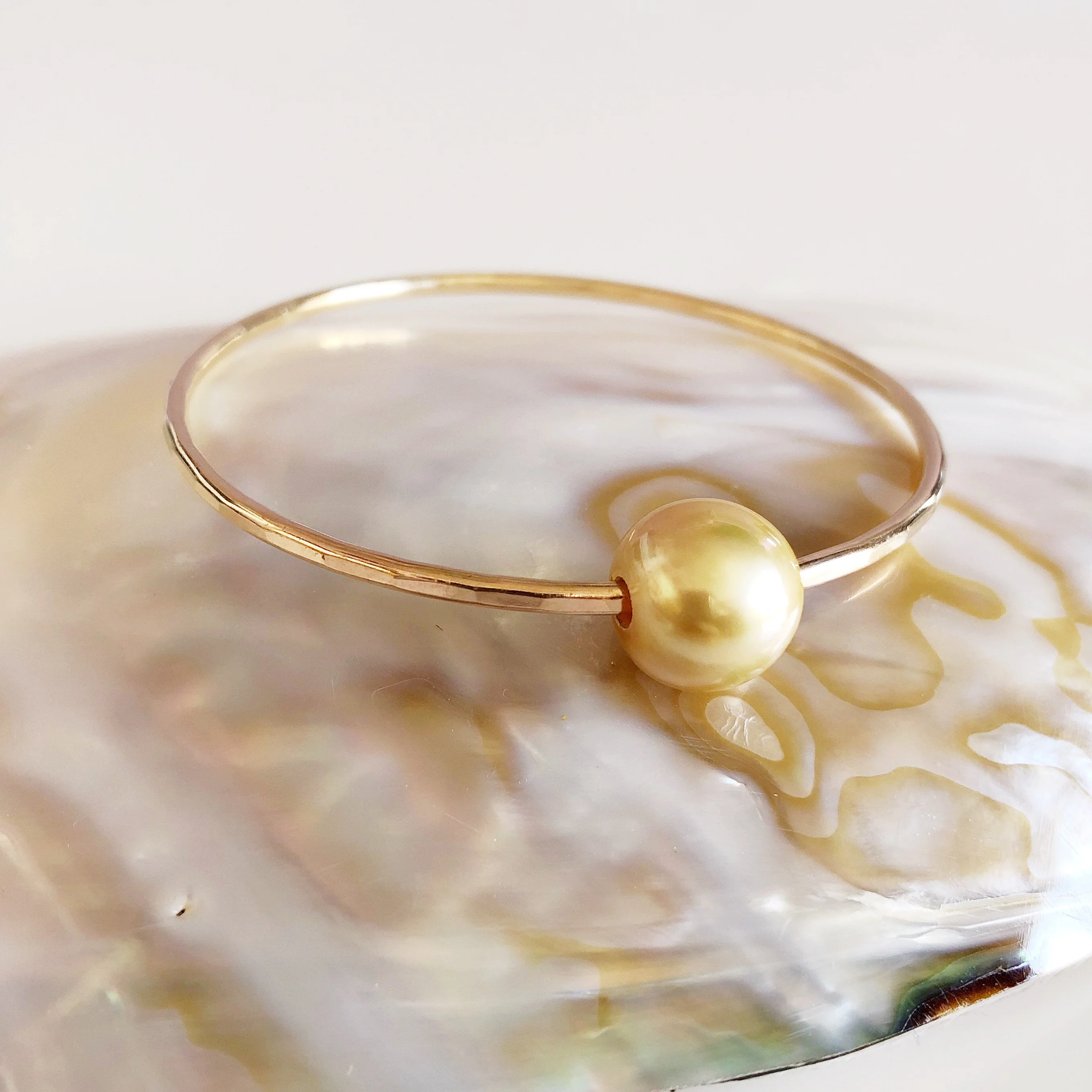 Bangle MIKA- golden south sea pearl (B358) - Mitchell's Manufacturing Jewel