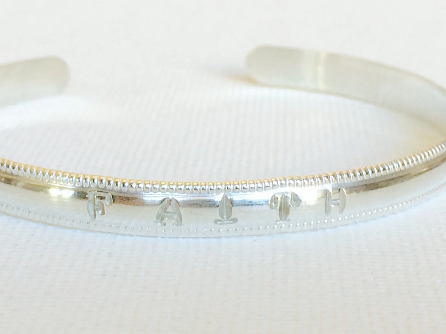 Cuff Bailey (B146) - Mitchell's Manufacturing Jewel