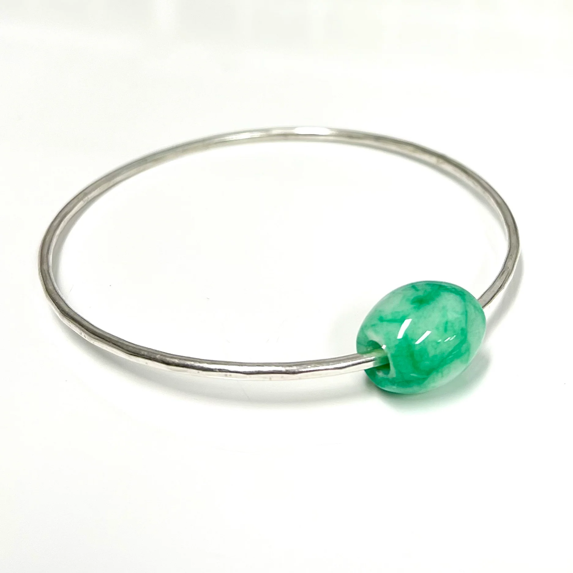 Bangle KEIKE - smooth jade bead (B404) - Mitchell's Manufacturing Jewel