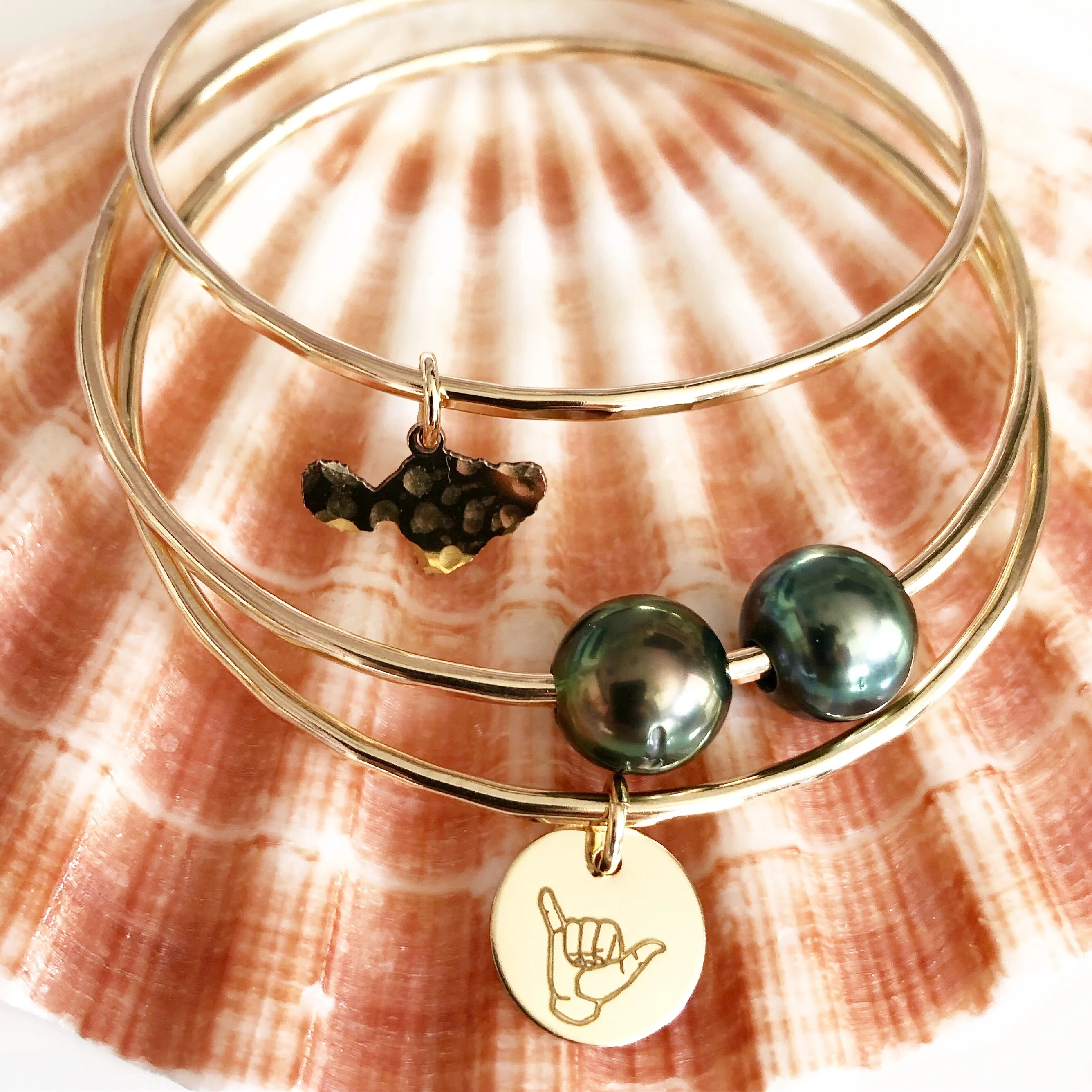 Bangle HALEY - Shaka charm (B542) - Mitchell's Manufacturing Jewel
