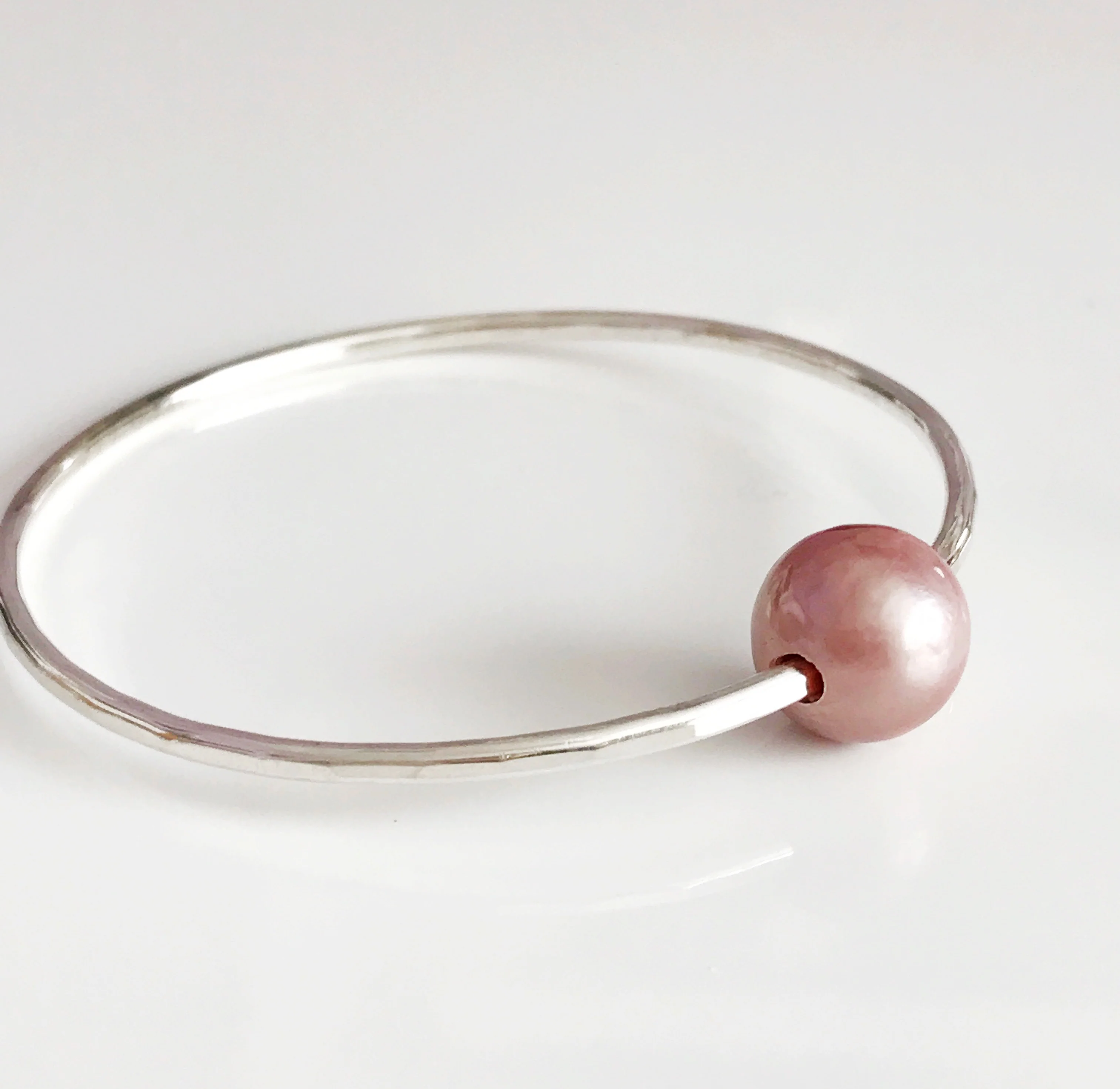 Bangle MIKA - lavender pearl (B345) - Mitchell's Manufacturing Jewel