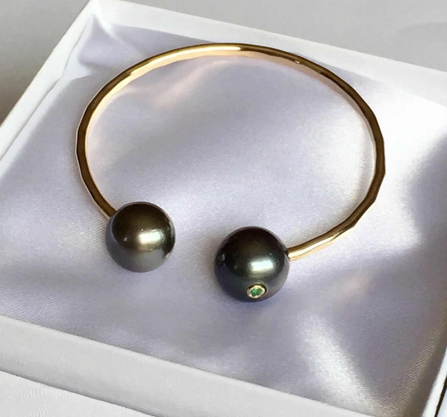 Cuff Adora - Emerald tahitian pearl (B268) - Mitchell's Manufacturing Jewel