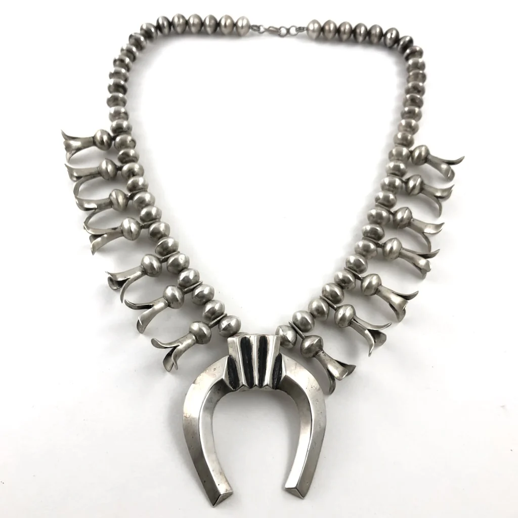 Vintage Navajo Squash Necklace - Mitchell's Manufacturing Jewel
