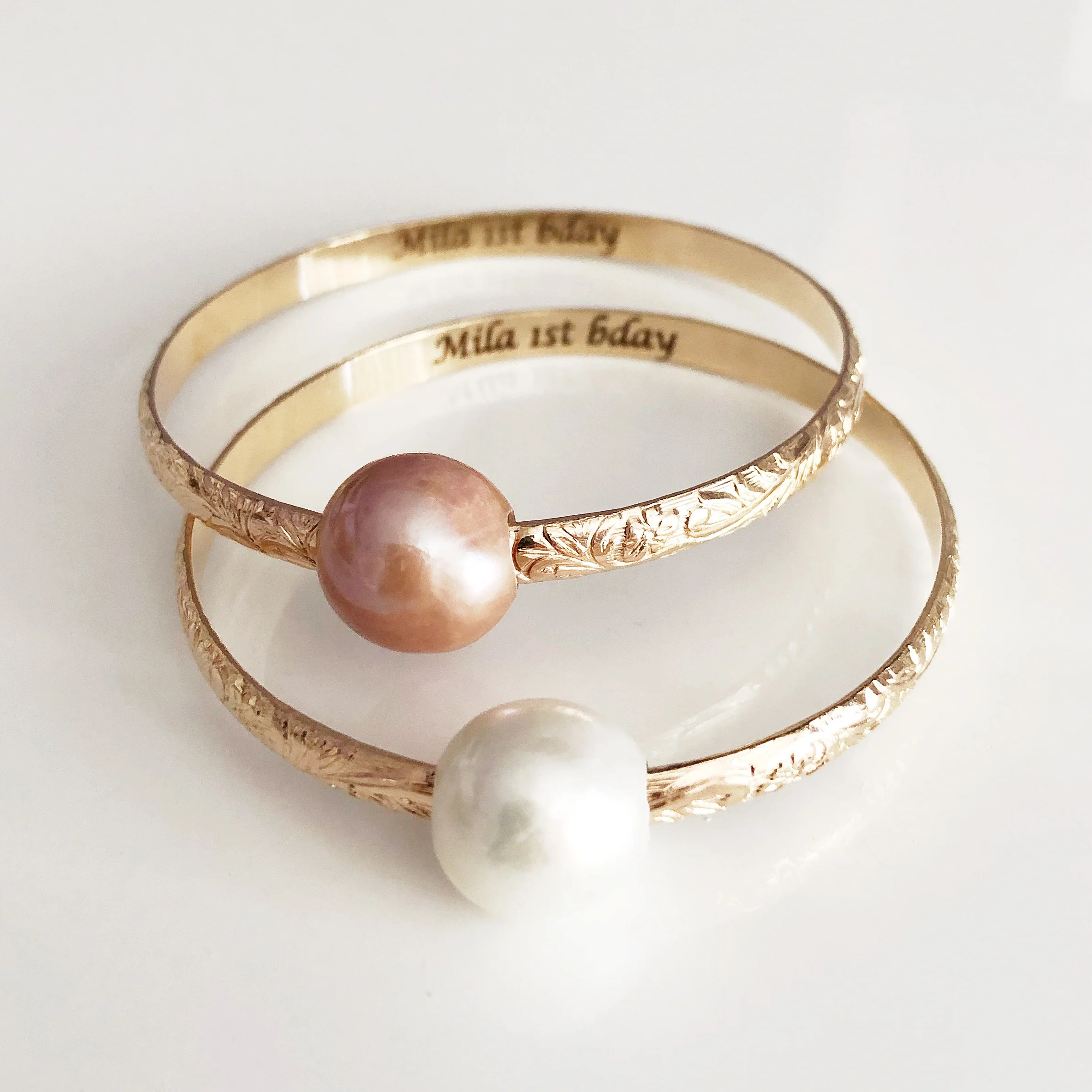 Bangle GIGI- white fresh water pearl (B409) - Mitchell's Manufacturing Jewel