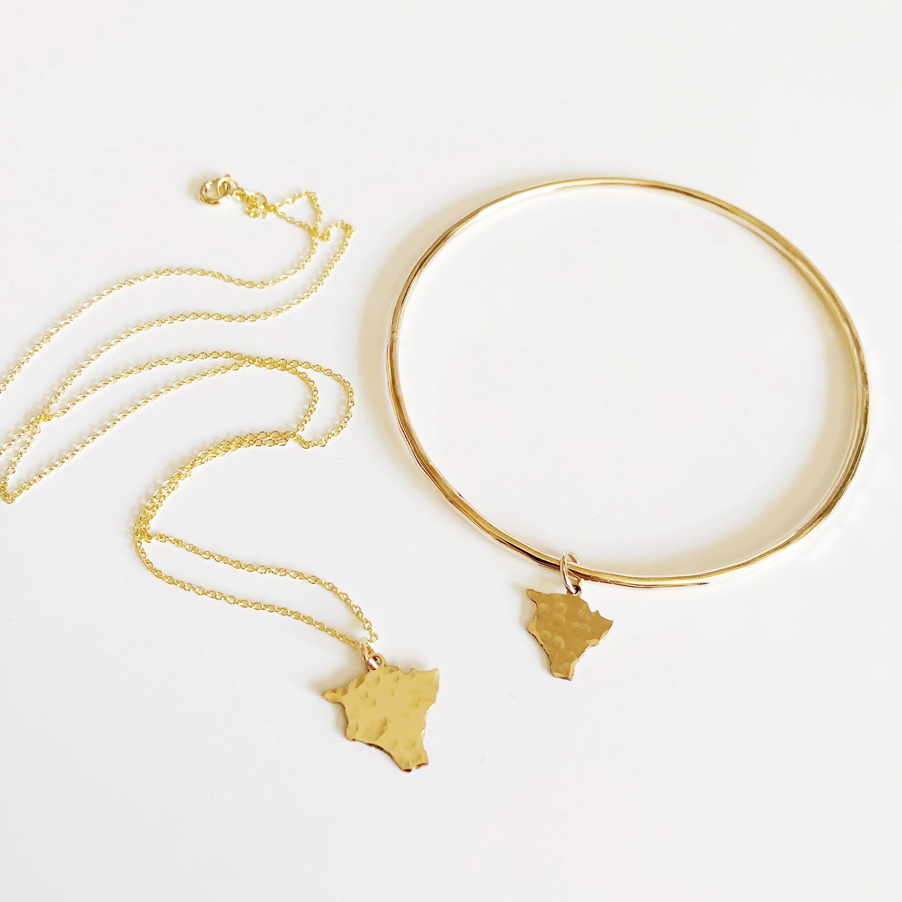 Big island charm bangle (B389) - Mitchell's Manufacturing Jewel