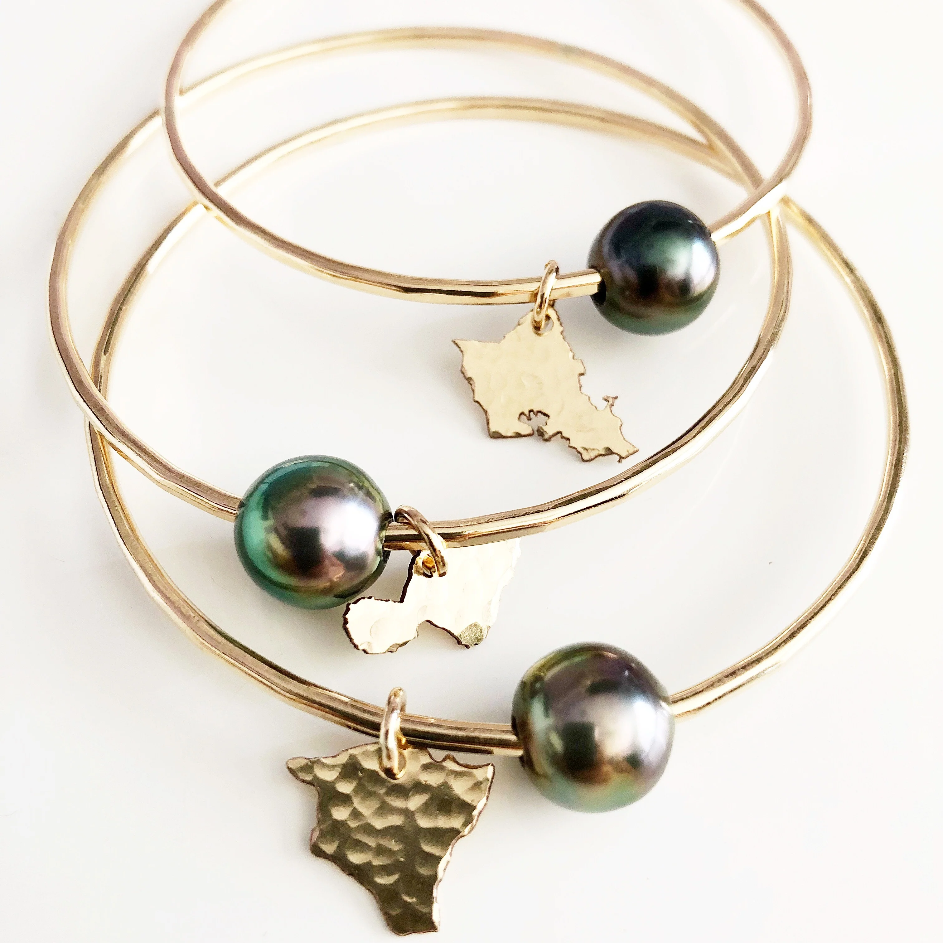 Oahu charm bangle - tahitian pearl (B383) - Mitchell's Manufacturing Jewel