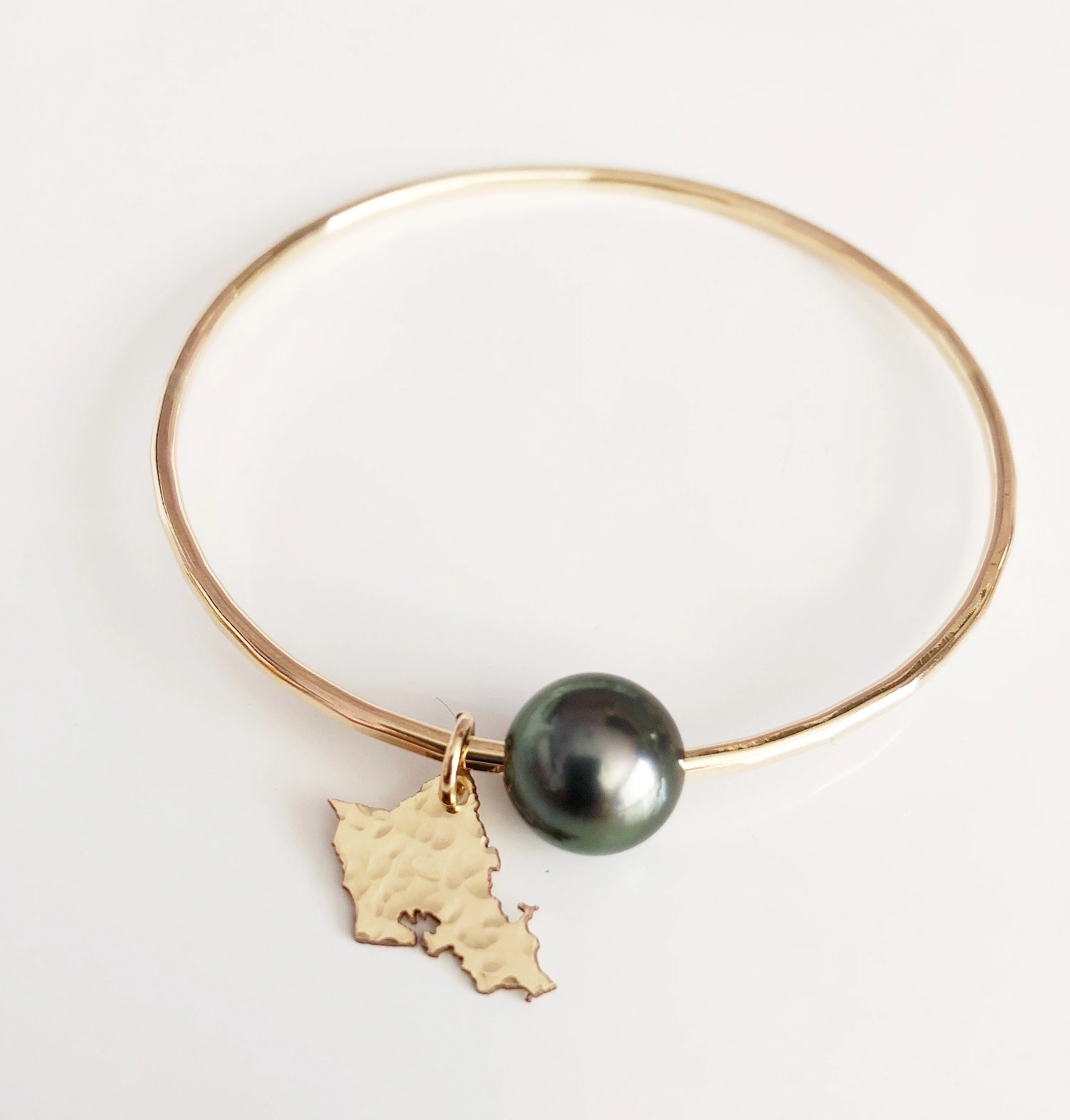 Oahu charm bangle - tahitian pearl (B383) - Mitchell's Manufacturing Jewel