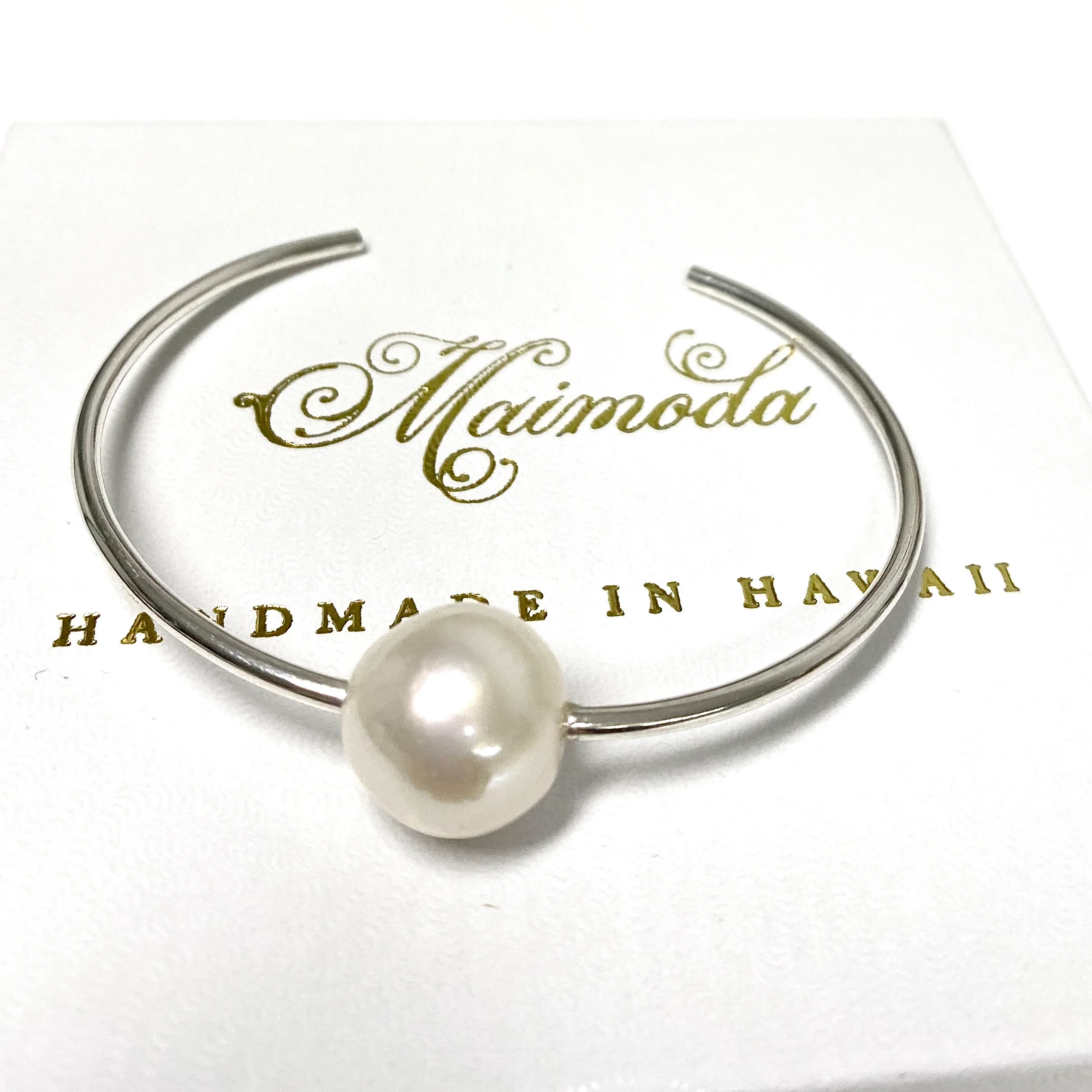 Cuff COCO - white pearl (B446) - Mitchell's Manufacturing Jewel