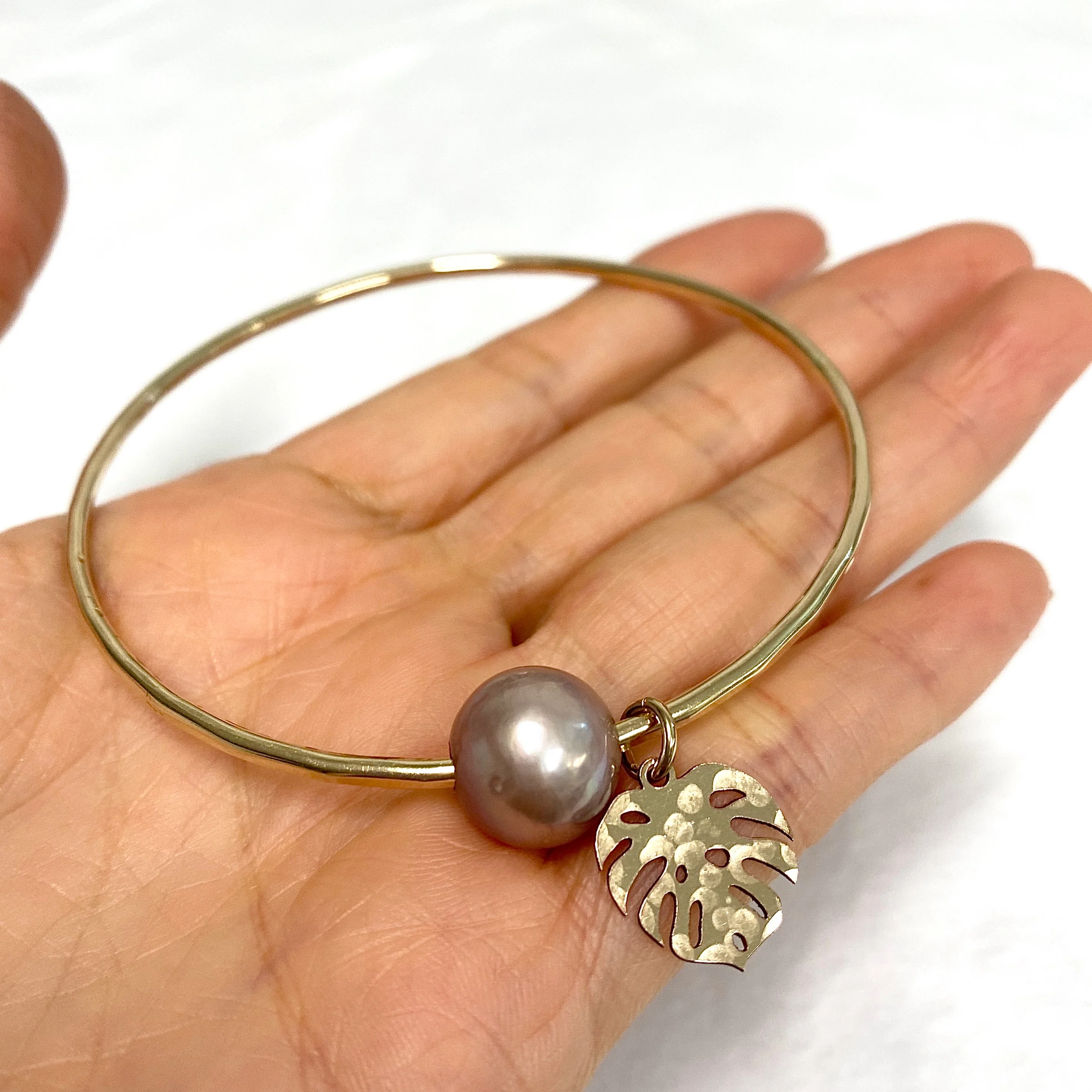 Monstera bangle - pink Edison pearl (B533) - Mitchell's Manufacturing Jewel