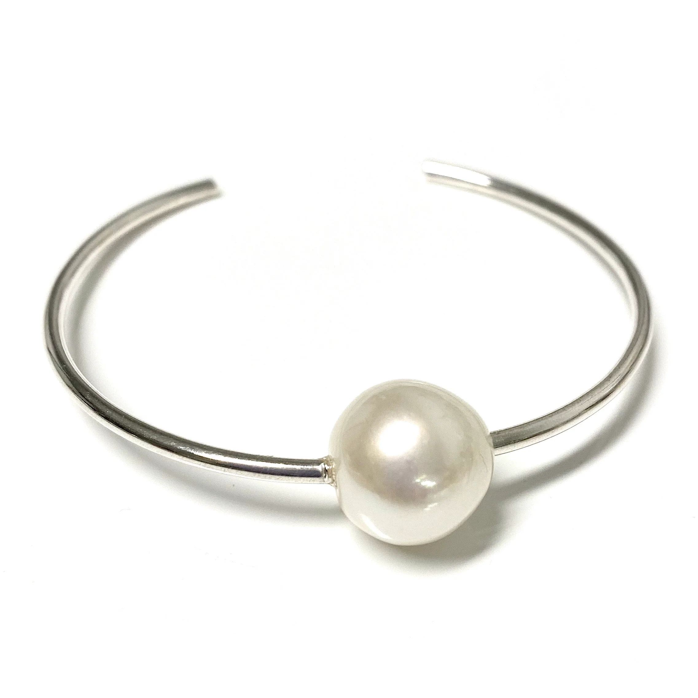 Cuff COCO - white pearl (B446) - Mitchell's Manufacturing Jewel