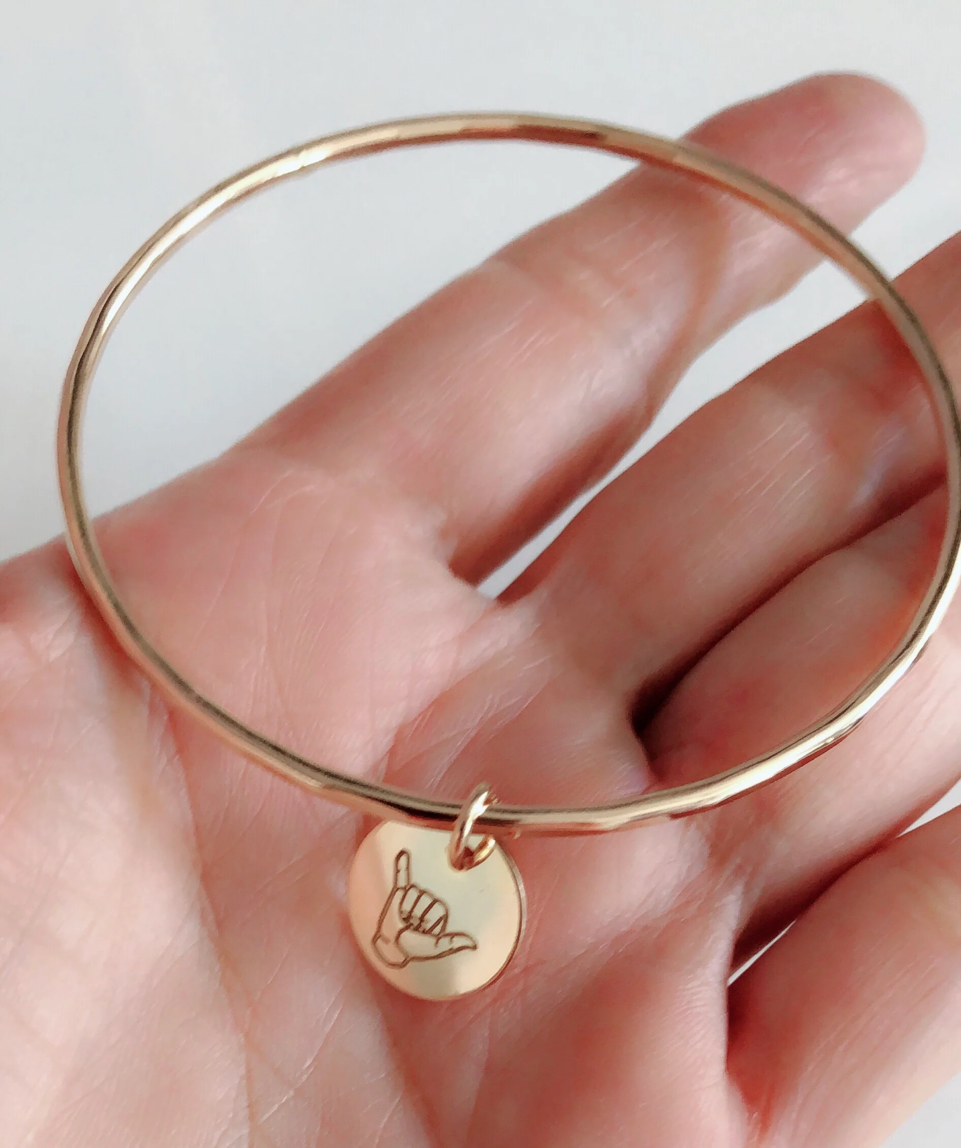 Bangle HALEY - Shaka charm (B542) - Mitchell's Manufacturing Jewel