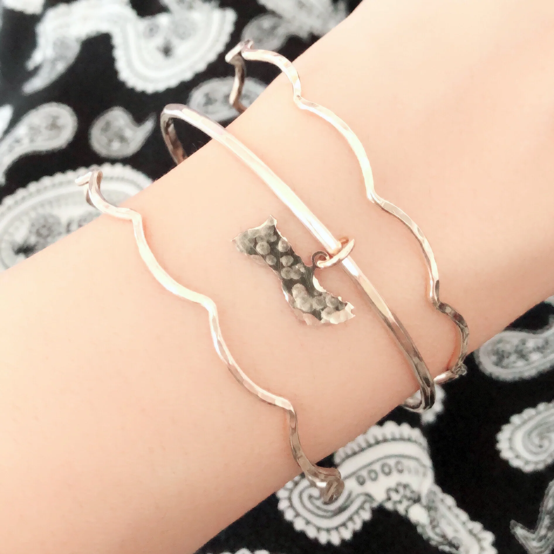 Molokai charm bangle (B424) - Mitchell's Manufacturing Jewel