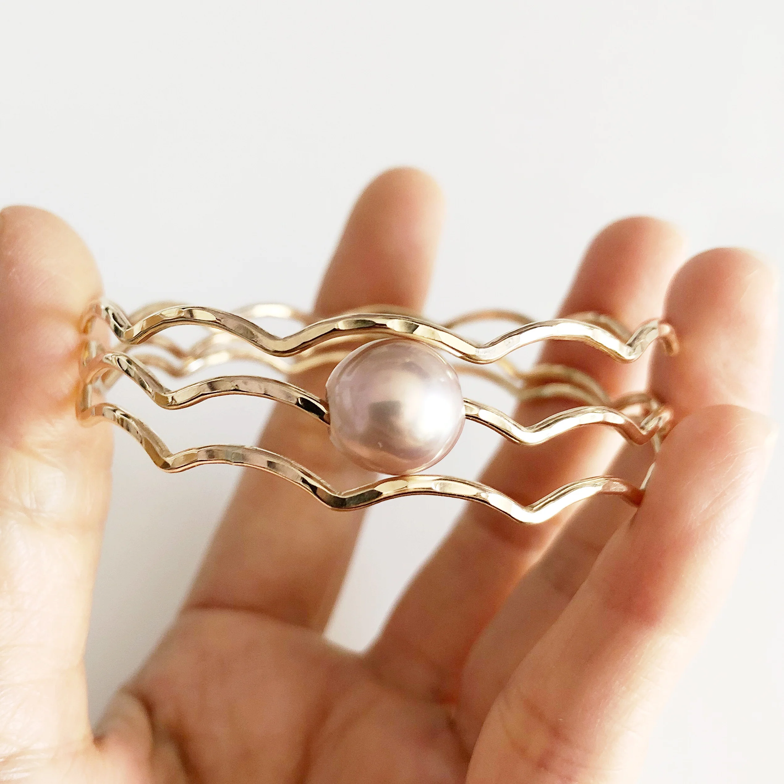 Bangle TOMI - pink pearl (B391) - Mitchell's Manufacturing Jewel