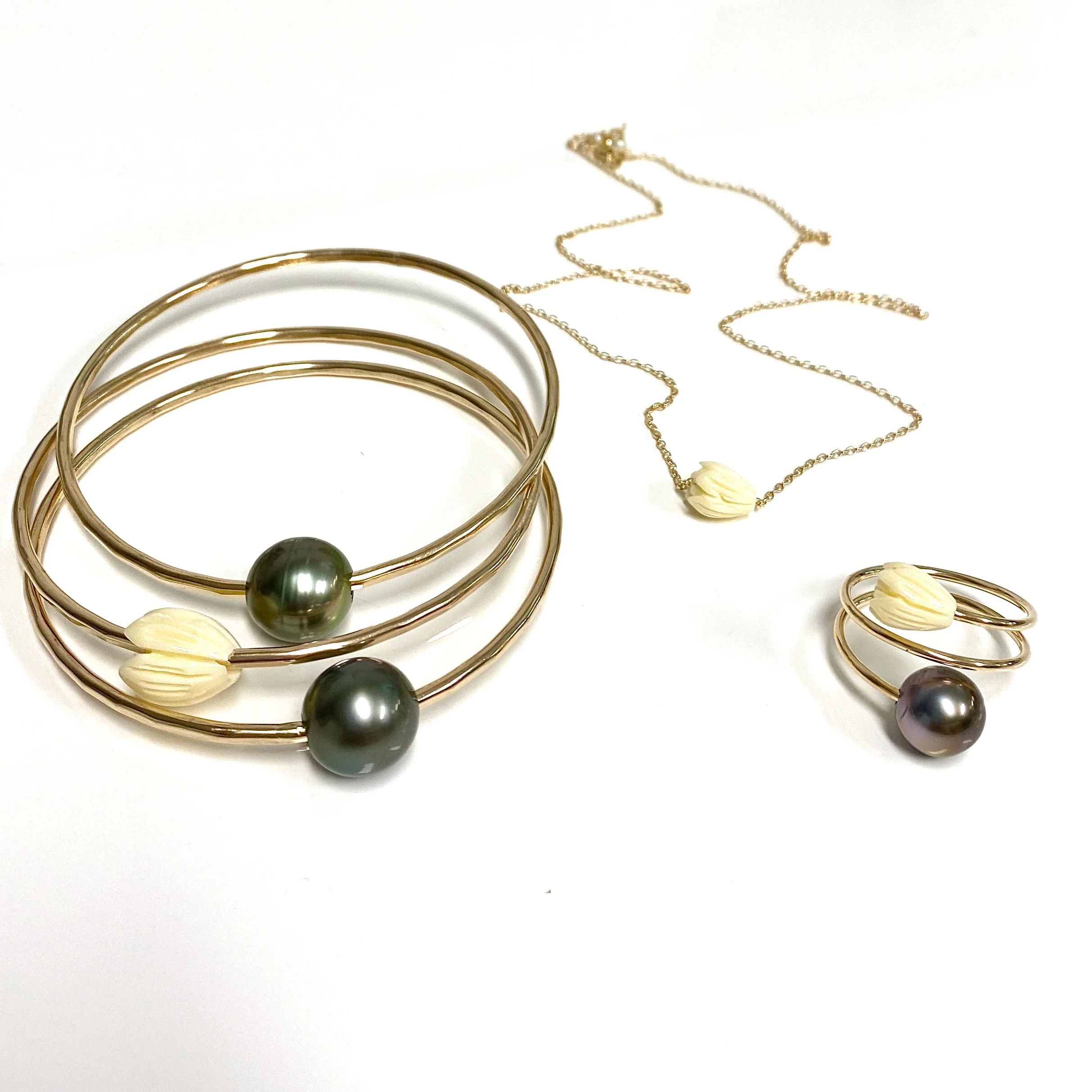 Pikake bead bangle (B466) - Mitchell's Manufacturing Jewel