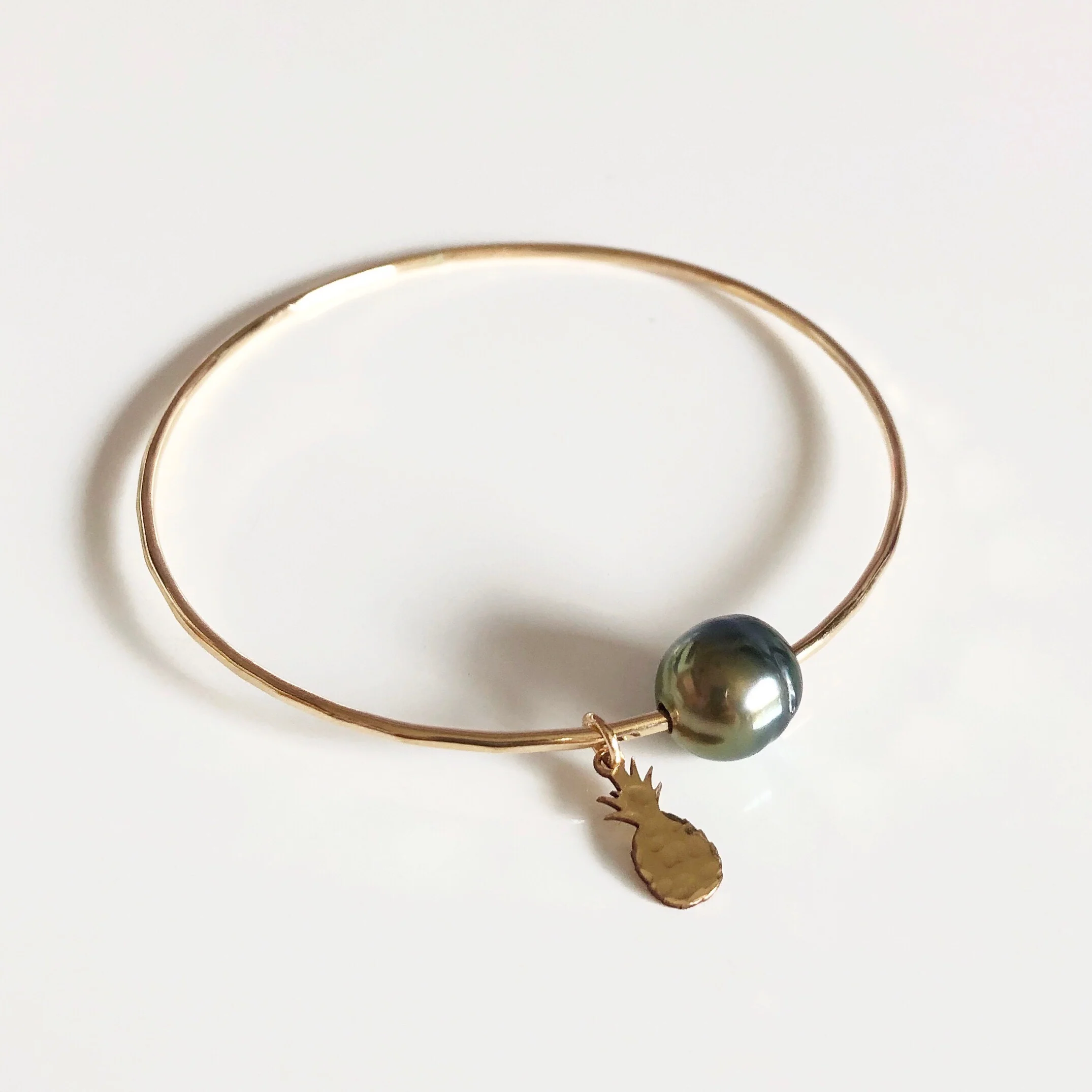 Pineapple charm bangle - tahitian pearl (B382) - Mitchell's Manufacturing Jewel